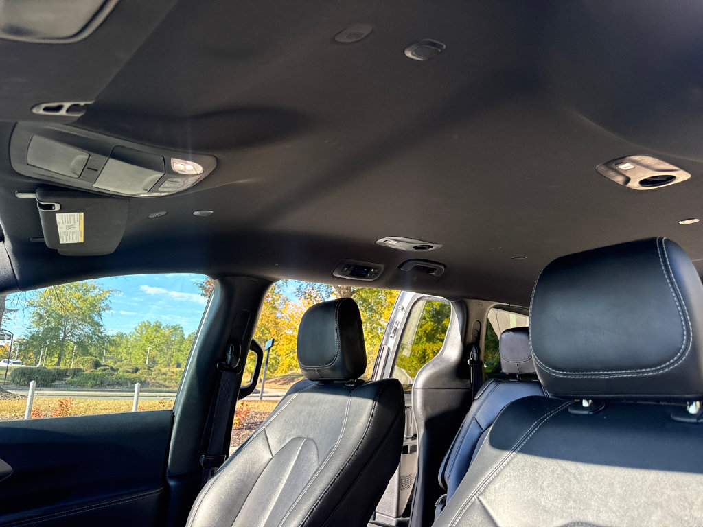 Used 2025 Chrysler Pacifica Select FWD image 31