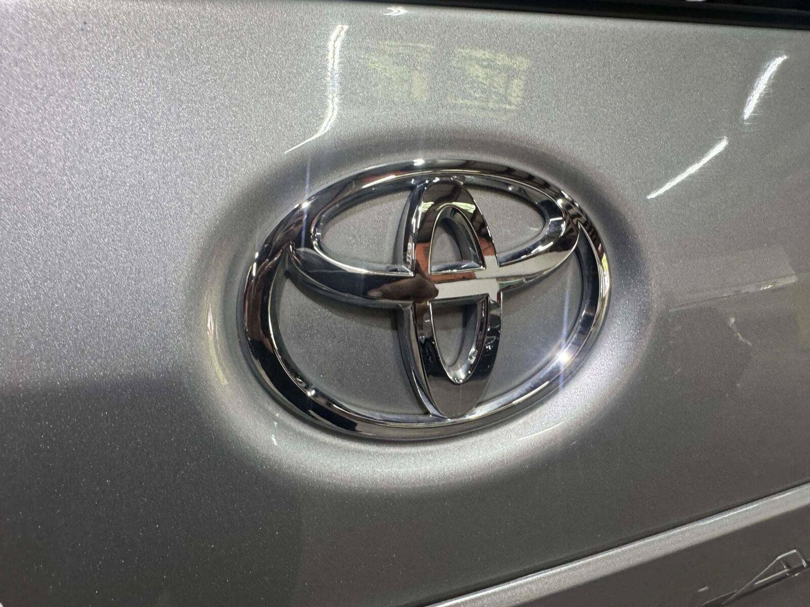 Used 2020 Toyota Sienna XLE Premium FWD image 17