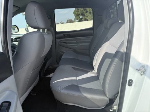 Used 2014 Toyota Tacoma PreRunner image 20