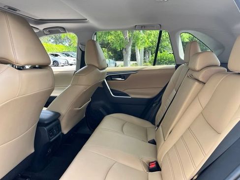 Used 2021 Toyota RAV4 XLE Premium AWD/4WD image 7