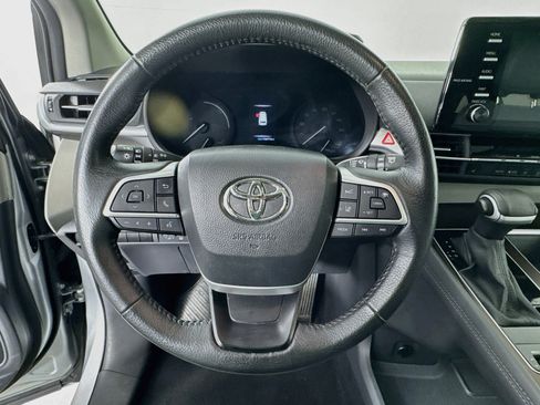 Certified 2024 Toyota Sienna XLE FWD image 11