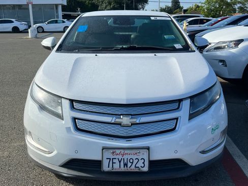 Used 2014 Chevrolet Volt Premium w/ Premium Trim Package FWD image 2