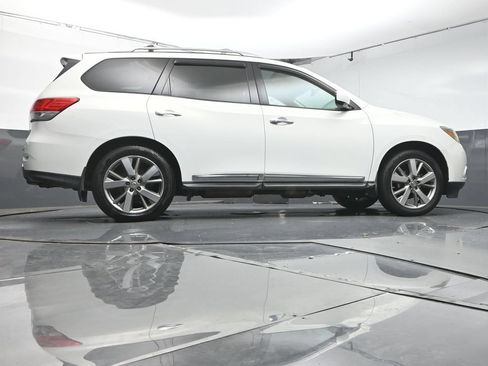Used 2014 Nissan Pathfinder Platinum w/ Platinum Premium Package AWD/4WD image 40