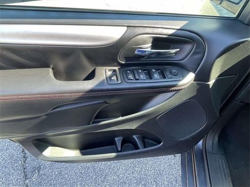 Used 2019 Dodge Grand Caravan GT image 16