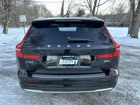 Certified 2024 Volvo V60 B5 Cross Country Plus image 26