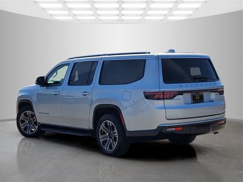 Used 2023 Jeep Wagoneer L Series II image 6