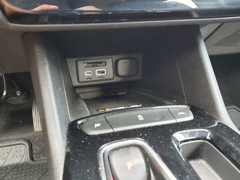 Used 2023 Chevrolet Bolt EUV Premier w/ Super Cruise Package FWD image 33