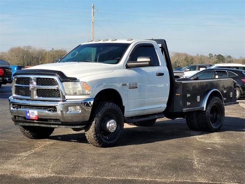 Used 2018 RAM 3500 Tradesman w/ Chrome Appearance Group image 3
