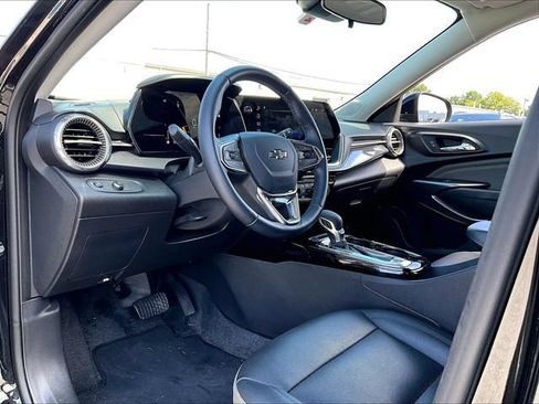 Used 2025 Chevrolet Trax ACTIV w/ Sunroof Package FWD image 8