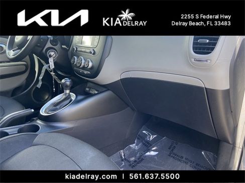 Used 2016 Kia Soul + image 9