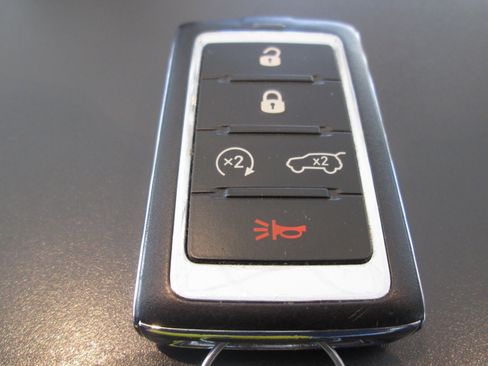 Used 2021 Jeep Grand Cherokee L Laredo image 27