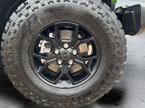 Used 2025 Jeep Wrangler Willys image 27