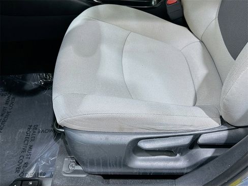 Used 2020 Toyota Corolla L image 19