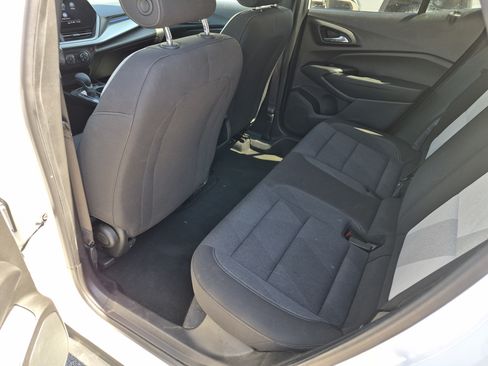 Used 2025 Chevrolet Trax LS w/ LS Convenience Package FWD image 12