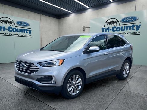 Used 2024 Ford Edge Titanium image 3