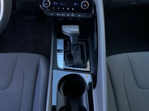 Used 2025 Hyundai Elantra SEL image 14