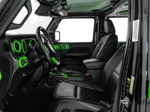 Used 2021 Jeep Gladiator Overland w/ Uconnect 4C Nav & Sound Group image 28