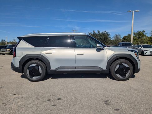 New 2026 Kia EV9 Wind image 4
