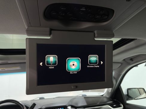 Used 2018 Chevrolet Suburban LT image 12