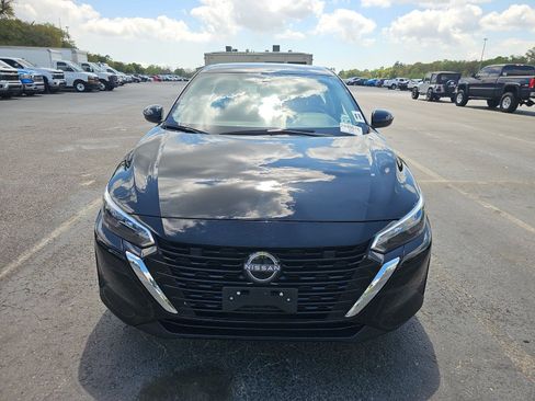 Used 2025 Nissan Sentra SV image 2