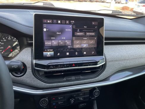 Used 2023 Jeep Compass Latitude image 18