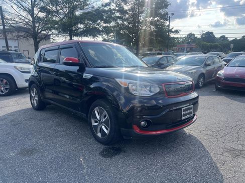 Used 2017 Kia Soul EV + image 3