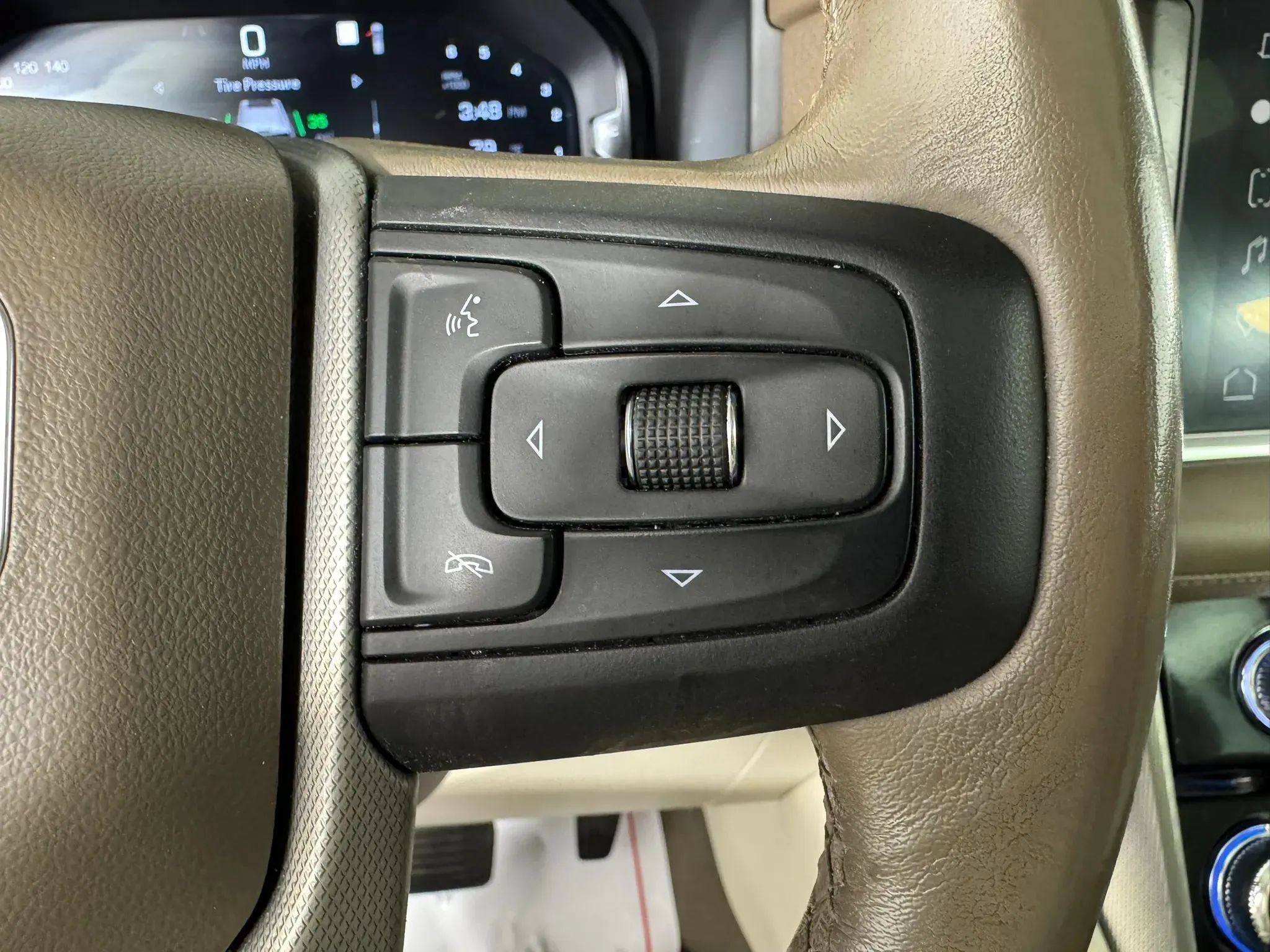 Used 2022 GMC Yukon XL Denali AWD/4WD image 16