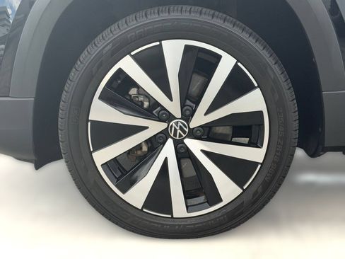 Used 2022 Volkswagen Taos SE FWD image 12