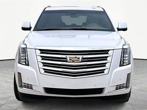 Used 2019 Cadillac Escalade Platinum image 3