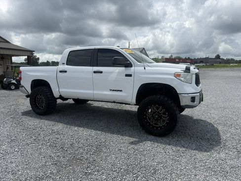 Used 2017 Toyota Tundra SR5 w/ SR5 Upgrade Package AWD/4WD image 2