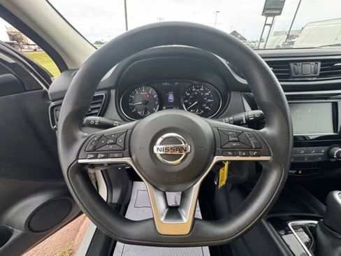 Used 2019 Nissan Rogue Sport S image 17