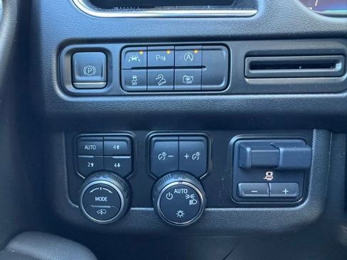 Used 2023 Chevrolet Tahoe Z71 w/ Z71 Off-Road Package image 32