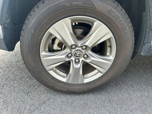 Used 2024 Toyota RAV4 XLE FWD image 4