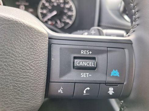 Used 2025 Nissan Rogue SV w/ SV Premium Package image 13