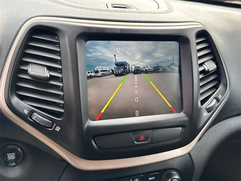 Used 2017 Jeep Cherokee High Altitude image 28