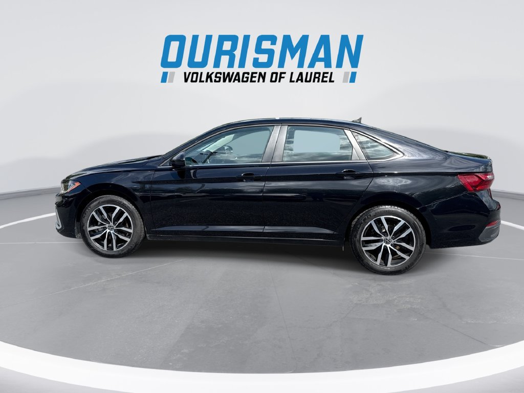 Used 2025 Volkswagen Jetta SE FWD image 5