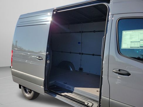 Used 2026 Mercedes-Benz Sprinter 2500 image 24