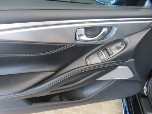 Used 2018 INFINITI Q60 3.0t Luxe image 14