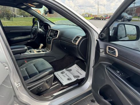 Used 2017 Jeep Grand Cherokee Limited image 23