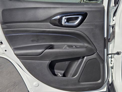 Used 2026 Jeep Compass Latitude image 26