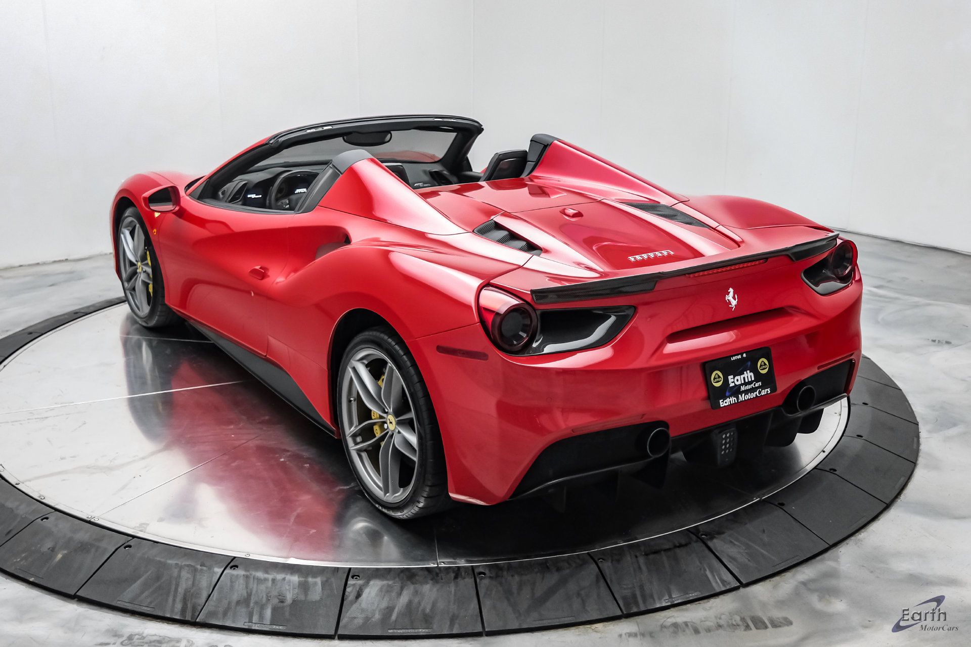 Used 2018 Ferrari 488 Spider RWD image 15