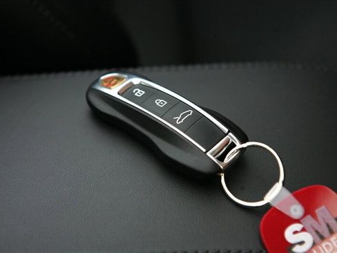 Used 2024 Porsche 911 Carrera w/ Premium Package RWD image 33