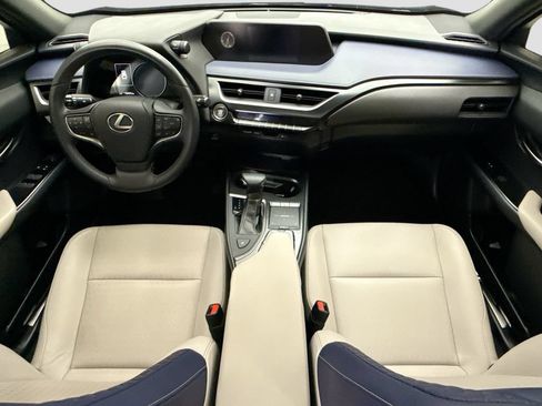 Used 2019 Lexus UX 200 FWD image 13