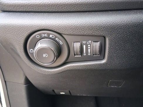 New 2026 Chrysler Pacifica Select image 38