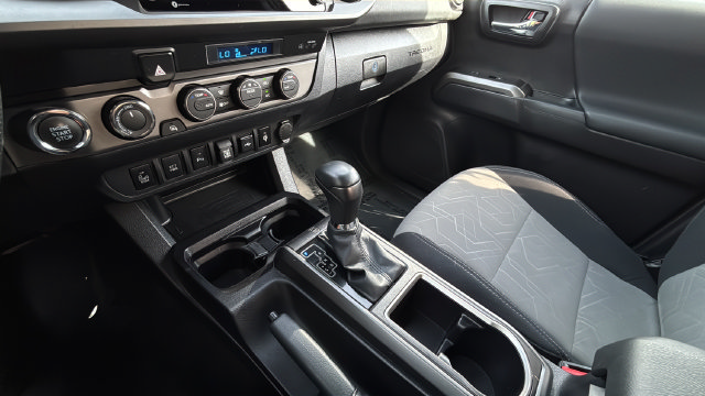 Used 2022 Toyota Tacoma TRD Off-Road w/ Technology Package AWD/4WD image 14