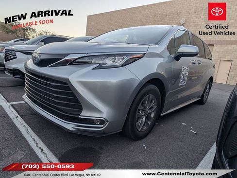 Certified 2023 Toyota Sienna XLE image 1