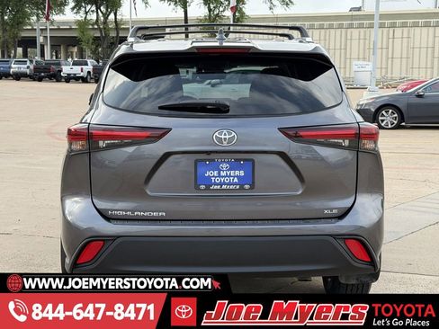 Used 2024 Toyota Highlander XLE image 8