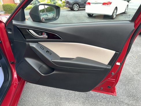 Used 2016 MAZDA MAZDA3 i Sport FWD image 20