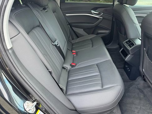 Used 2021 Audi e-tron Premium Plus w/ Premium Plus Package image 27