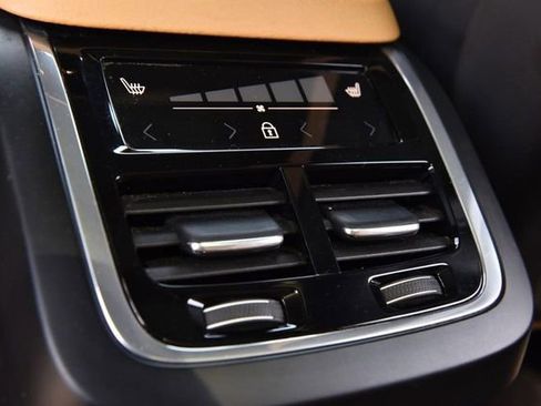 Used 2019 Volvo XC90 T6 Momentum AWD/4WD image 22
